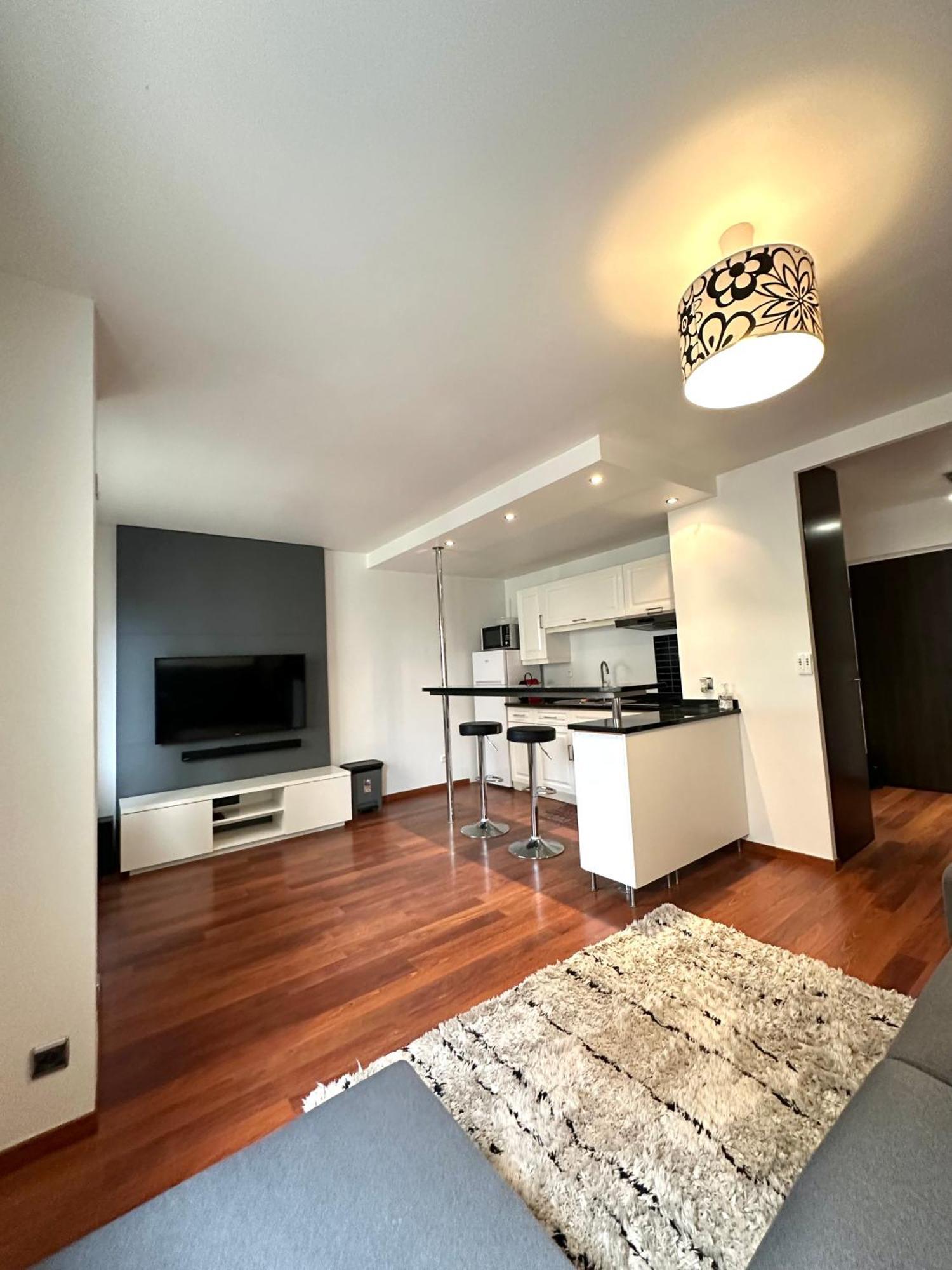 L'Athos - Appartement Equipe - Entre Paris Et Versailles - Haut Debit Garches 외부 사진